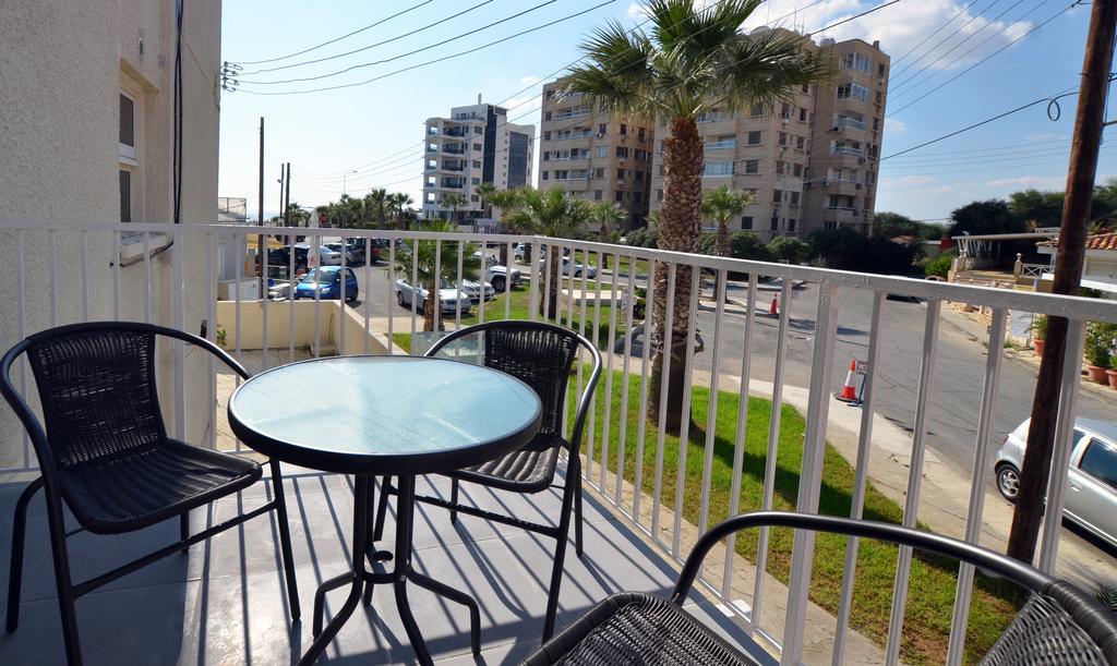 Mackenzie Blu Beach Studio Larnaca Exterior photo